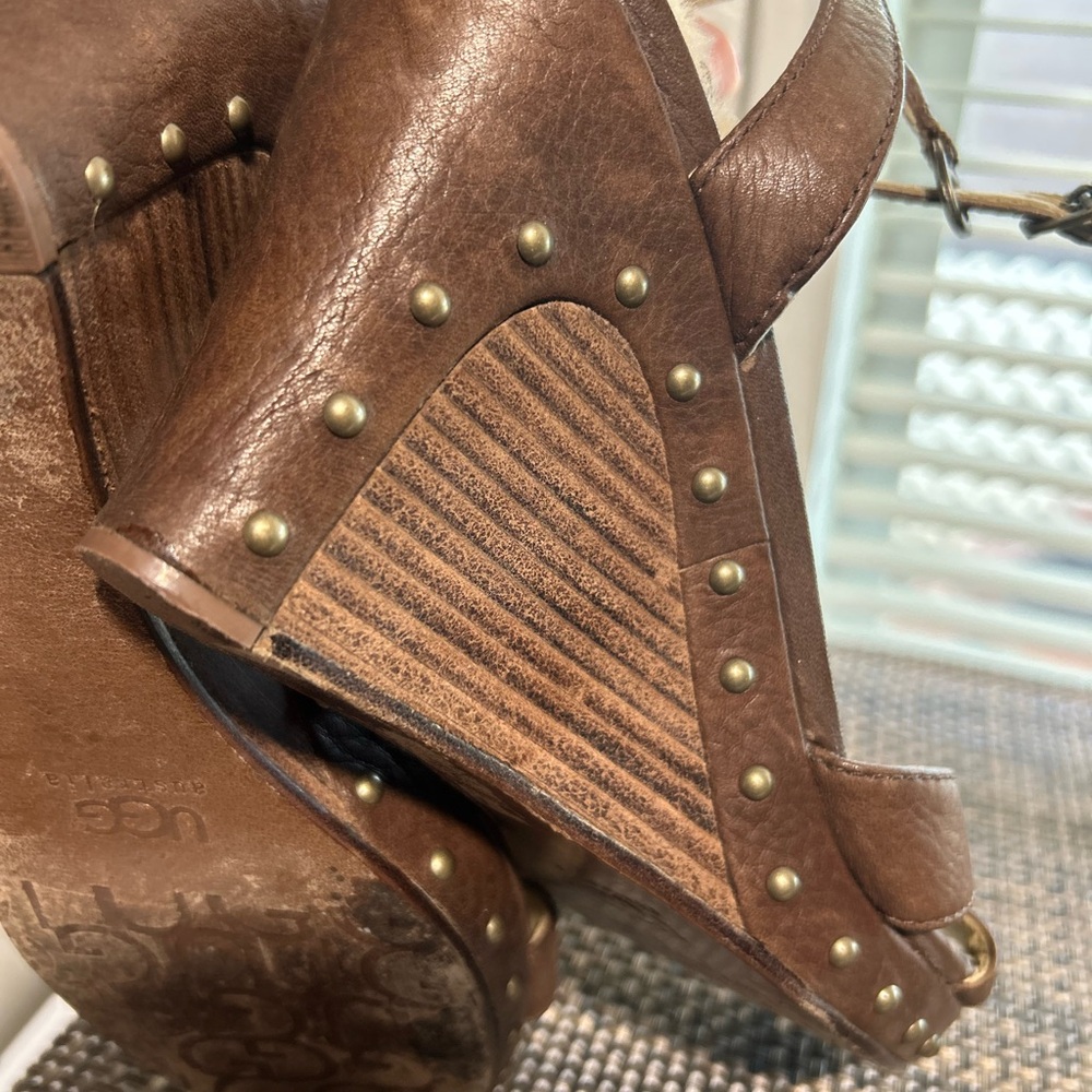 UGG ROCHELLE Brown Leather Wedge Sandals Size 7 - Picture 6 of 11